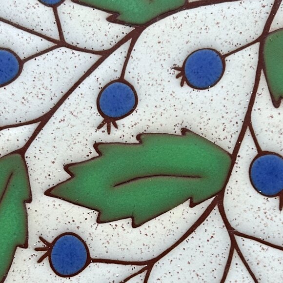 BESHEER decorative art tile with blueberry design - Picture 3 of 5